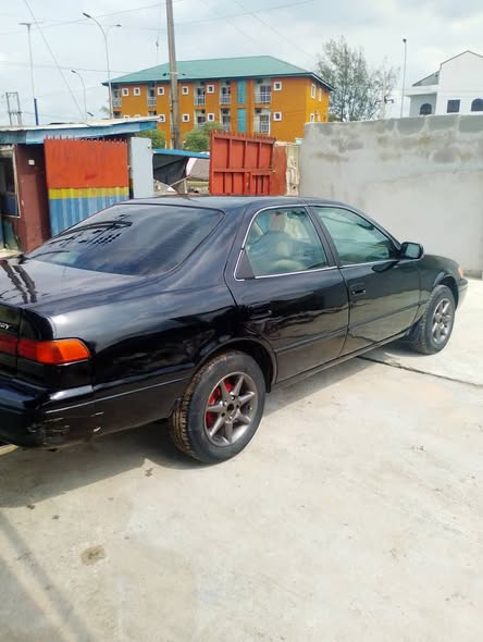 A picture of Toyota Camry tiny lights good in and out mm