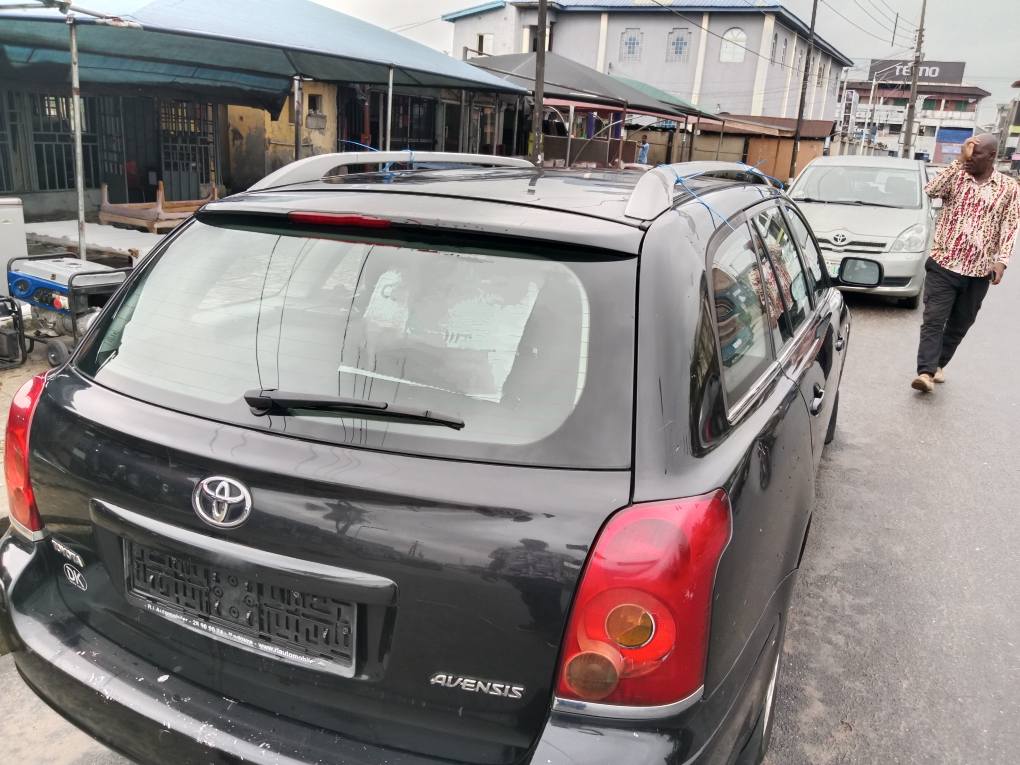 A picture of Toyota Avensis wagon 2006 model. With Manual gear