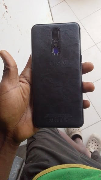 A picture of Oppo f11