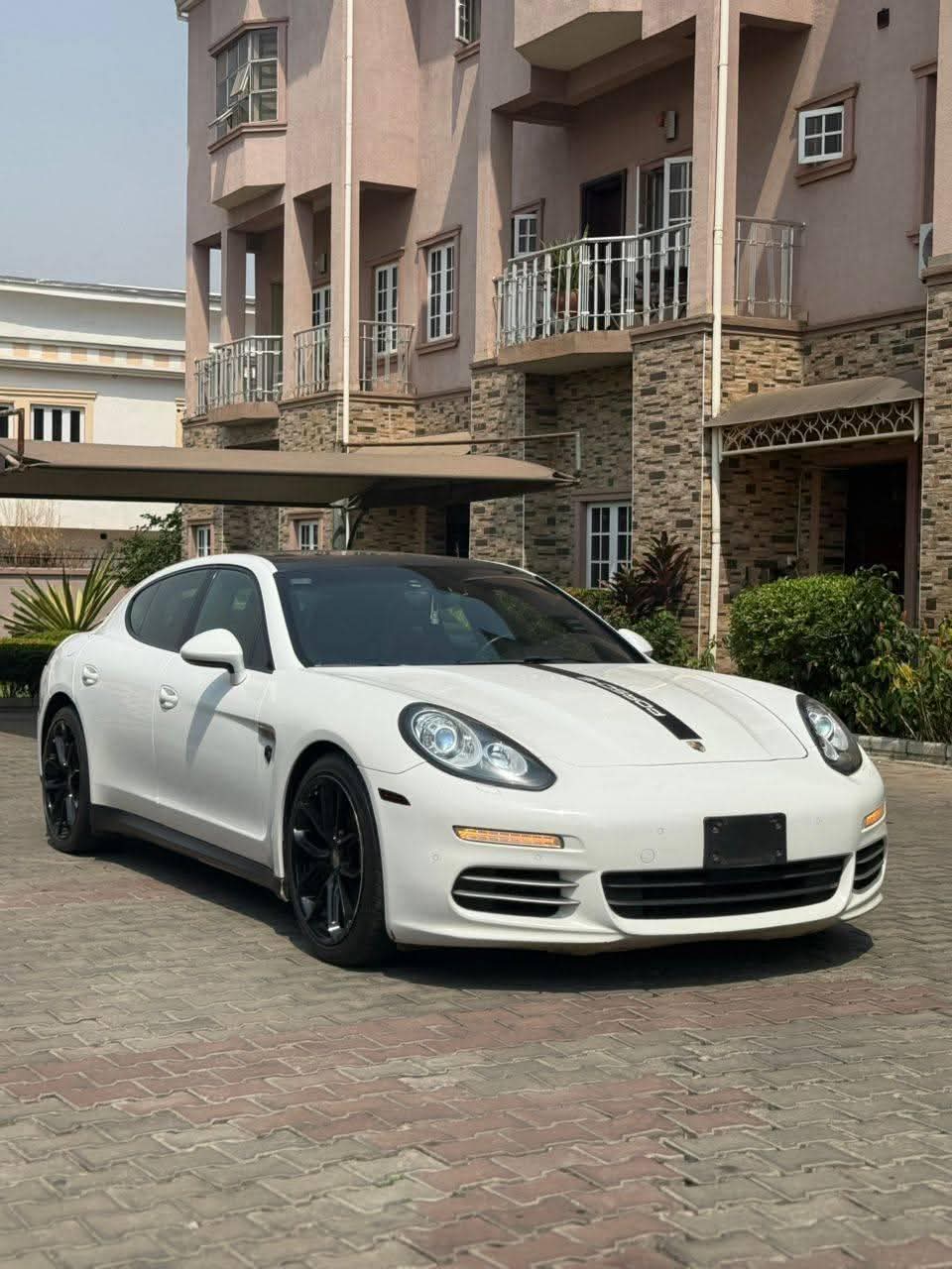 A picture of 2013 Porsche panamera 4s porsche