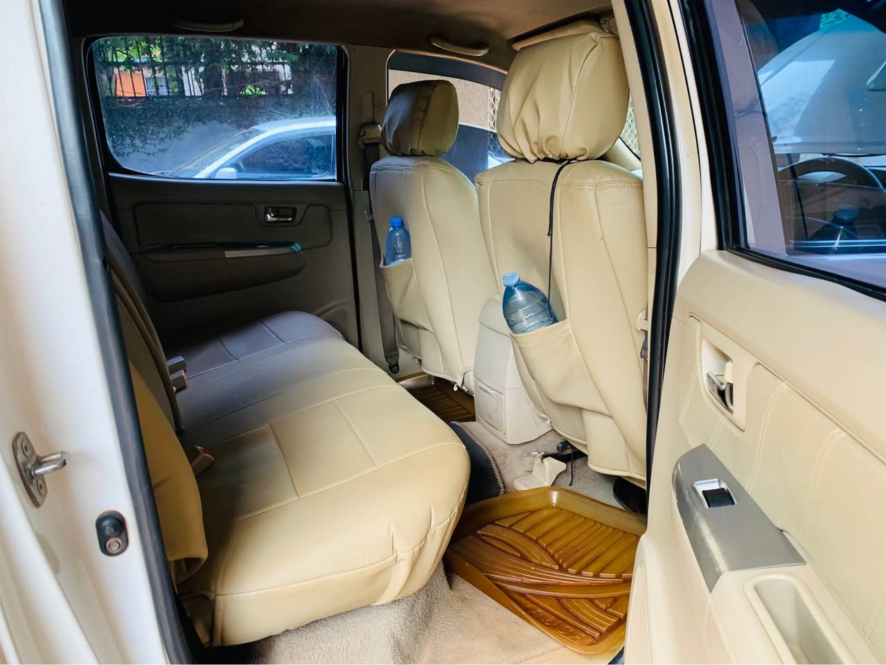 A picture of TOYOTA HILLUX