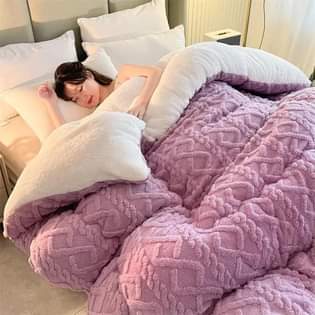 A picture of Tufted Woolen Duvet 