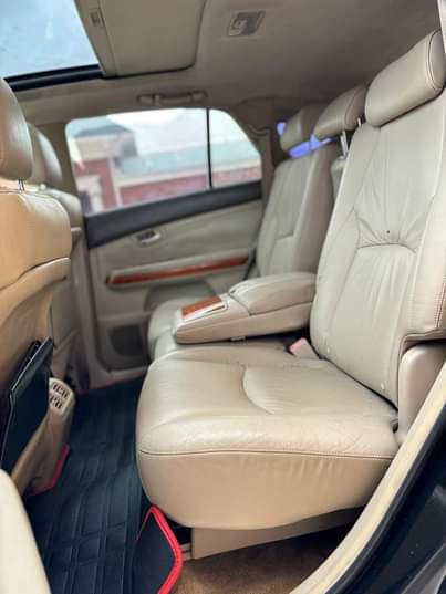 A picture of Clean 2006 Lexus Rx330