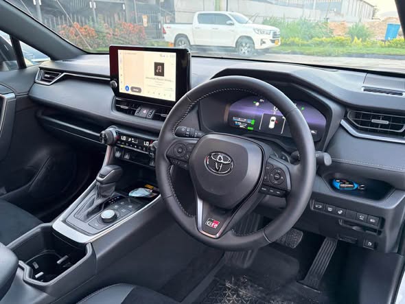 A picture of Rav 4 2025 model kaliiiii
