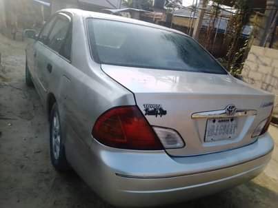 A picture of Clean used 03 Toyota Avalon