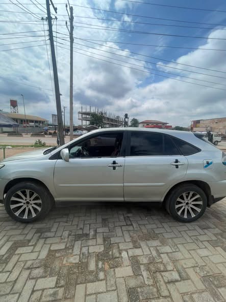 A picture of RX330 NOW 3 5M SETTLE 300K ENGINE NEEDS ATTENTION