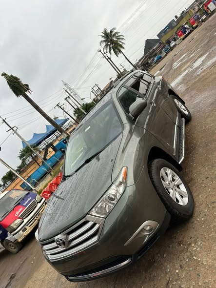 A picture of 2012 Tpyota Highlander