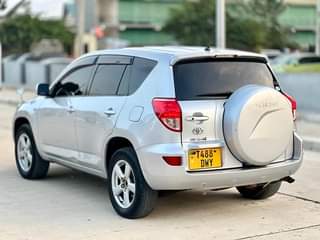 A picture of Toyota ravar4