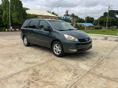 A picture of NEATLY USED TOYOTA SEINNA 2005 MODEL WITH GENUINE DUTY IN