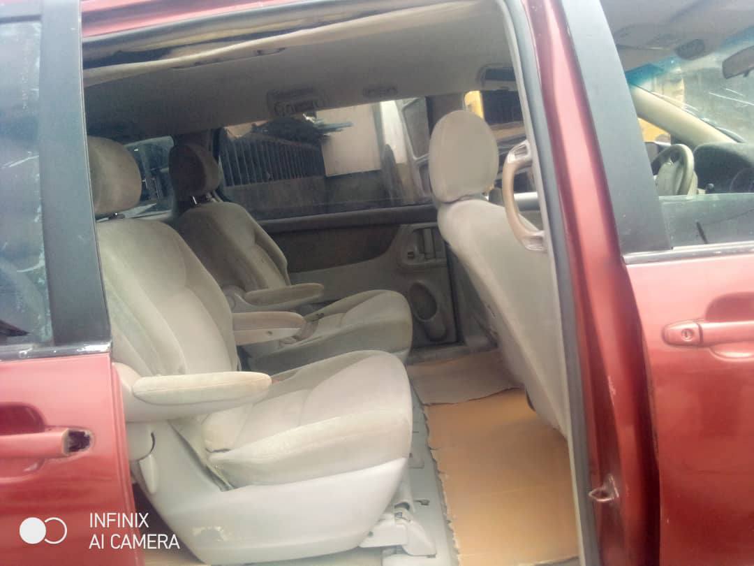 A picture of Toyota Sienna 2005