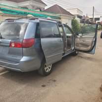 A picture of Toyota Sienna 2006