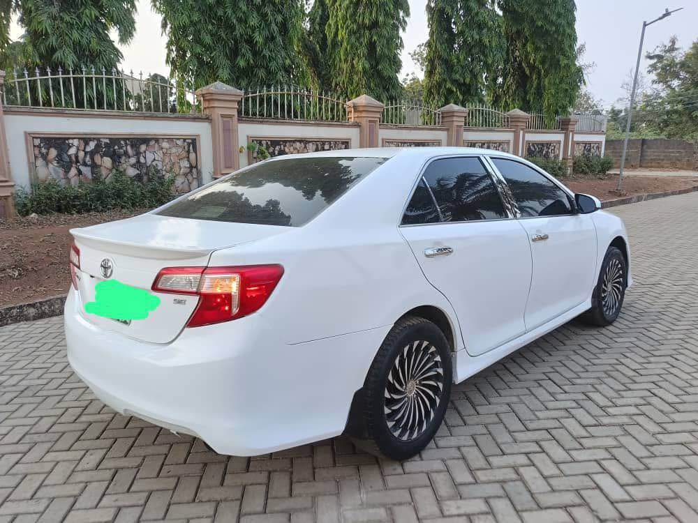 A picture of TOYOTA CAMRY