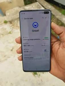 A picture of Samsung S10 plus mashine