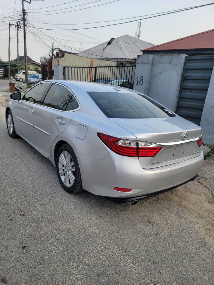 A picture of 2013 Lexus ES350