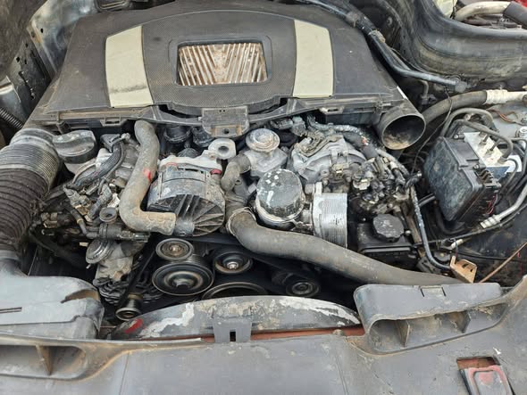 A picture of NIGERIA USE MERCEDES BENZ GLK350 2011 MODEL V6