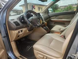 A picture of Lexus RX 350 clean and sharp
