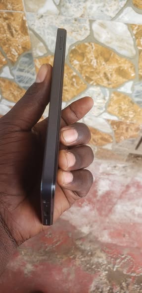 A picture of TECNO SPARK20 RAM 4 GB 128 BEI 150000 NO 0688792484