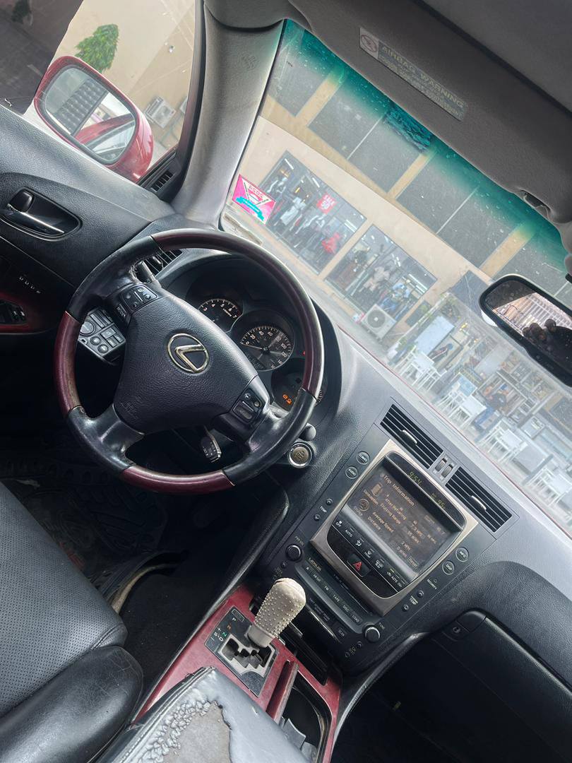 A picture of 07 GS300