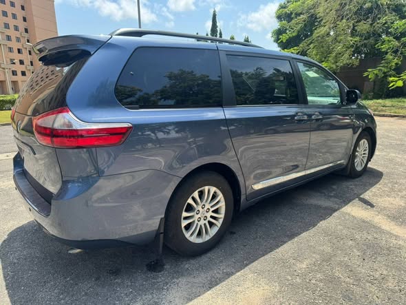 A picture of 2015 Toyota sienna tokumbo XLE Price 20m Location Amuwo odofin