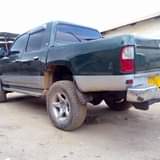 A picture of 2002 TOYOTA Hilux Green