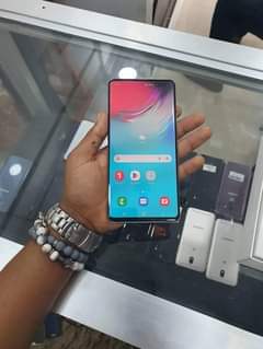 A picture of samsung galaxy s 10 plus
