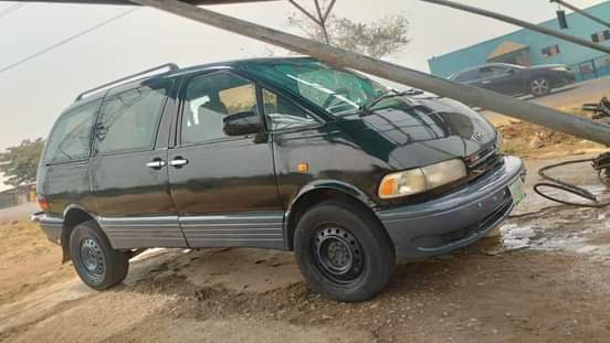 A picture of Toyota Previa for sell