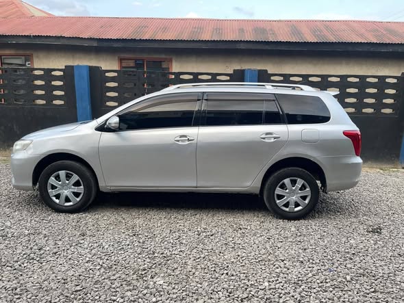A picture of TOYOTA FIELDER