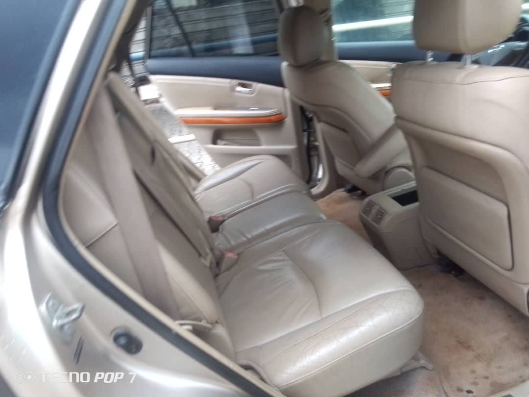 A picture of Lexus RX 300