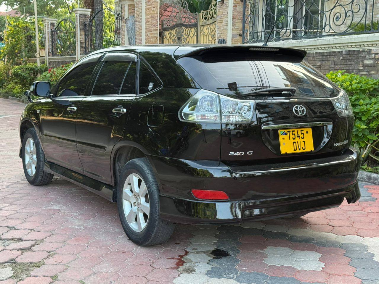 A picture of TOYOTA HARRIER NEW TSH 23.8M 0719524698