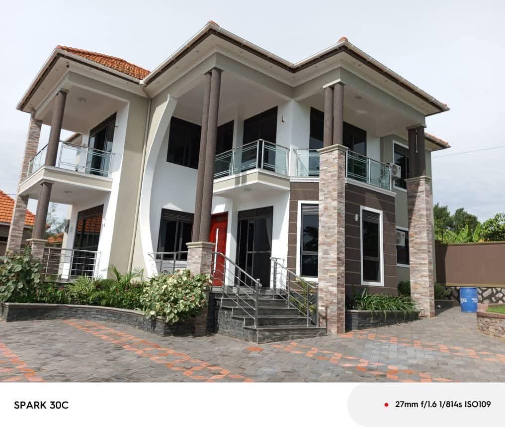 A picture of 5 BEDROOM HOUSE