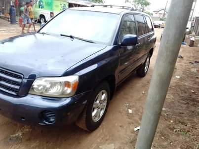 A picture of Toyota highlander 2004