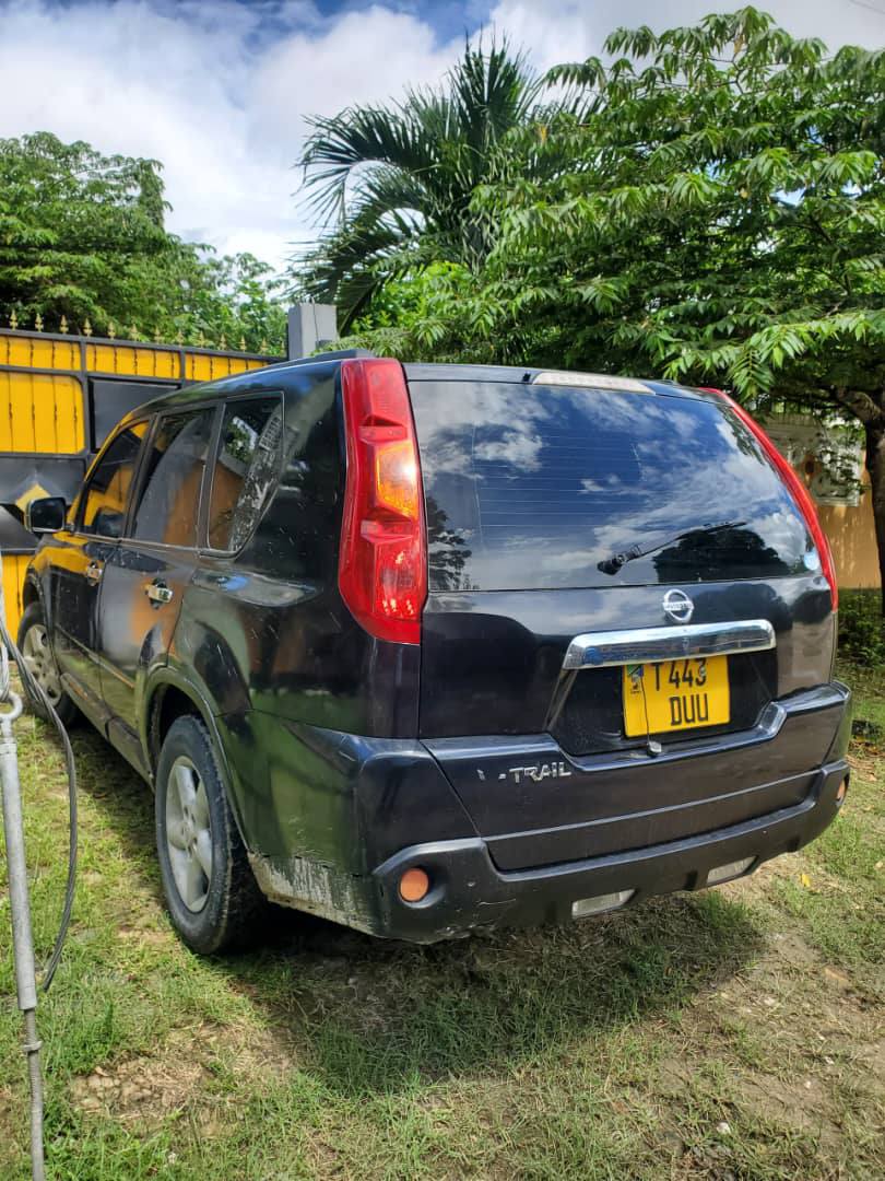 A picture of NISSAN EXTRAIY NEW MODEL