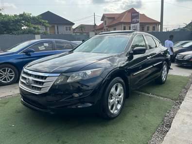 A picture of Distress Sale 2010 Honda Crosstour Top Notch Interior and exterior