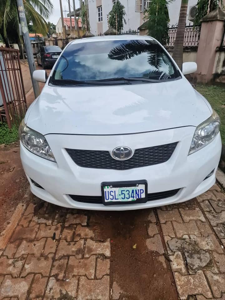A picture of 2010 Toyota corolla first body Belgium standard everything is intact