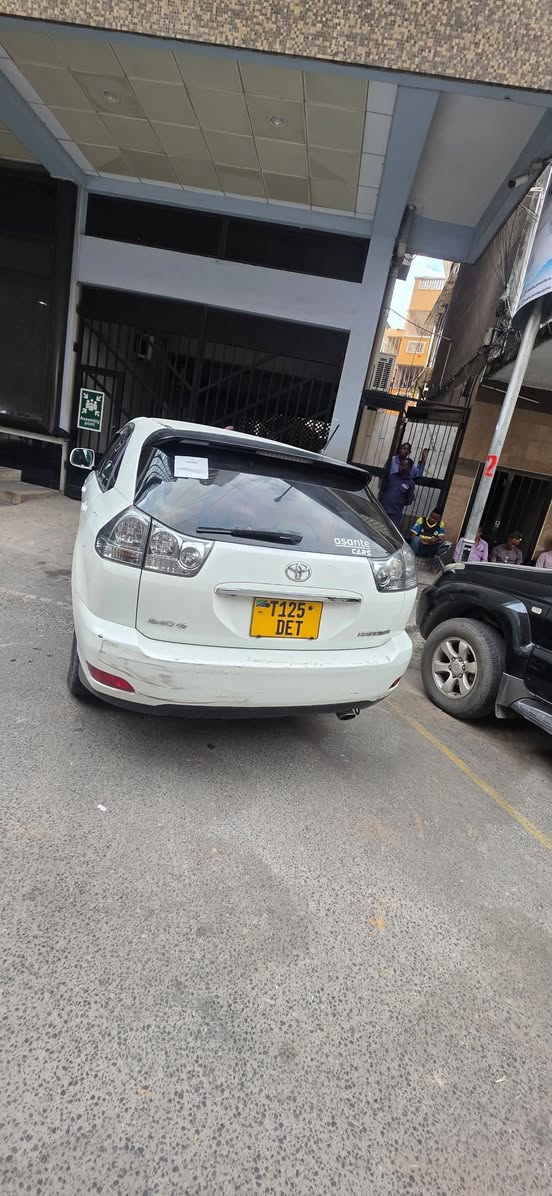 A picture of Toyota Harrier 240G