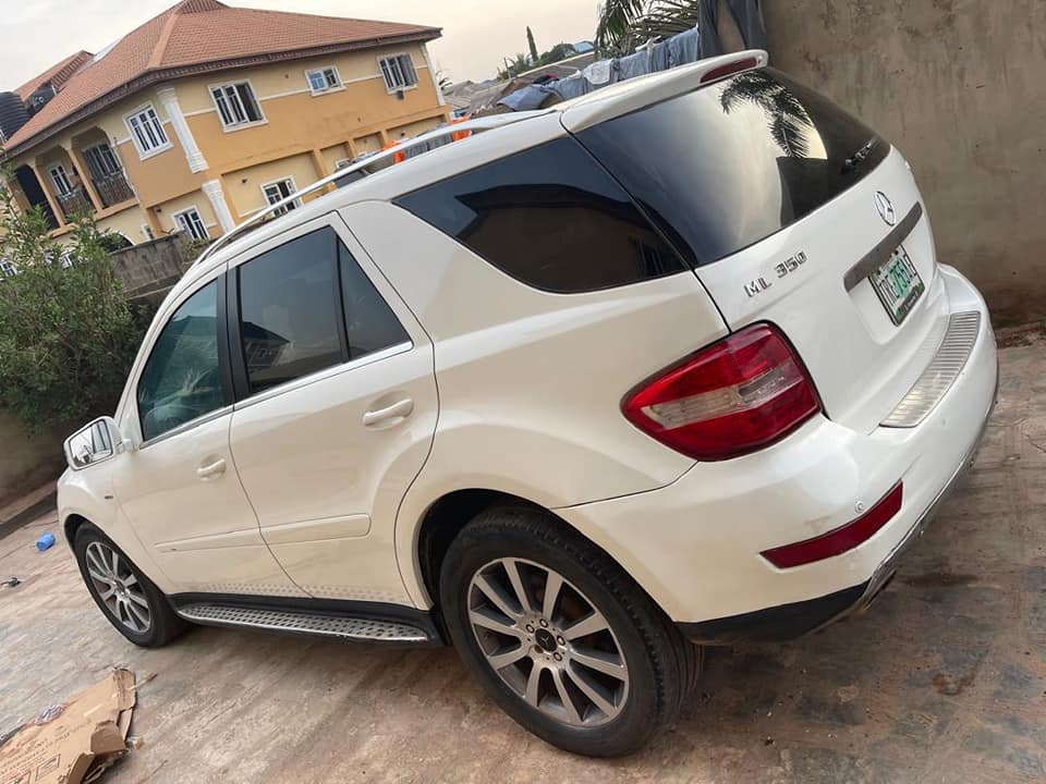 A picture of ML 350 2010