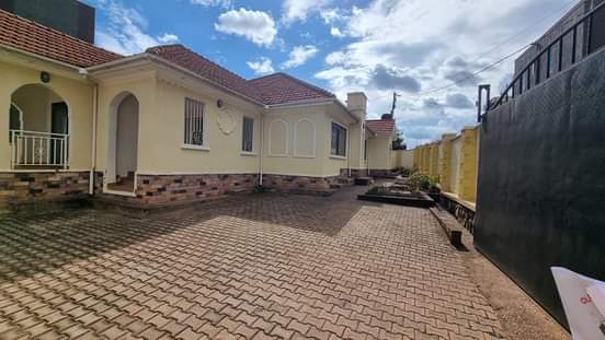 A picture of House for rent in kira