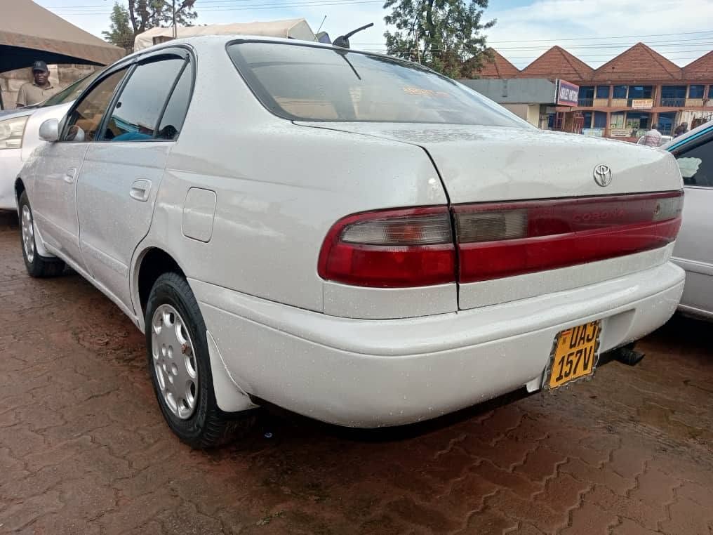 A picture of TOYOTA CORONA