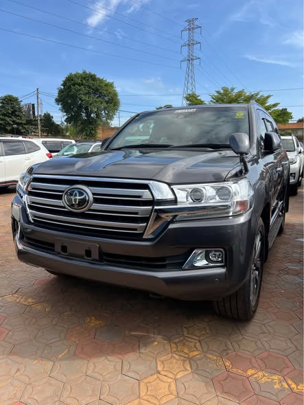 A picture of 2018 TOYOTA LAND CRUISER ZX v8 0703788764