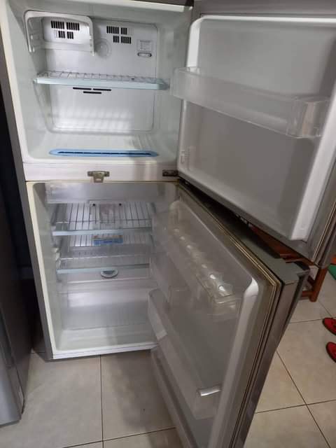A picture of LG fridge 210L