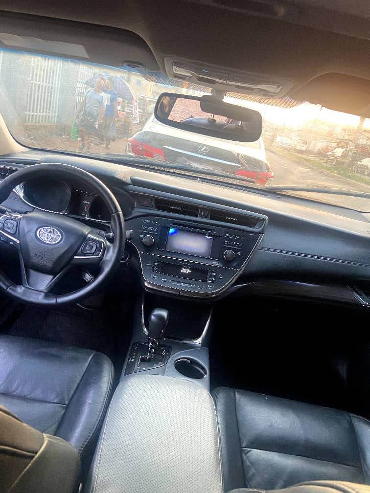 A picture of 2014 Super Clean Toyota Avalon XLE