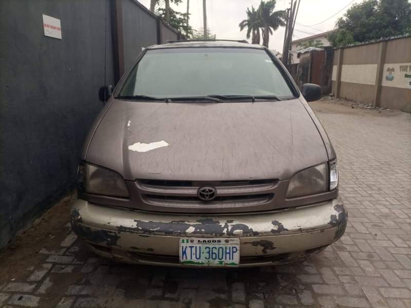 A picture of Toyota sienna 2002 Painted Engine and gear are working perfectly