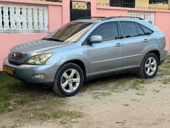 A picture of TOYOTA AVENSIS