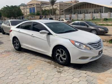 A picture of Distress sales Hyundai sonata Belgium standard Untempered engine smooth gearbox