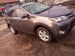 A picture of BELGIUM GRADE 2015 MODEL TOYOTA RAV4 XLE V4 ENGINE Untampered