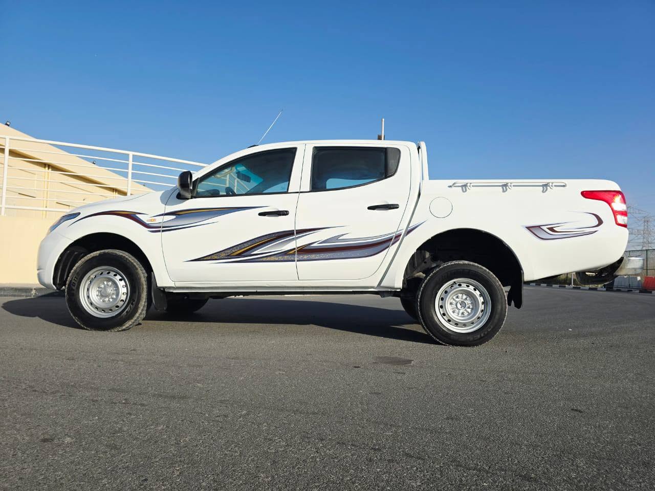 A picture of Mitsubishi L200 pickup model 2016 petrol dabble cabin manual ghear