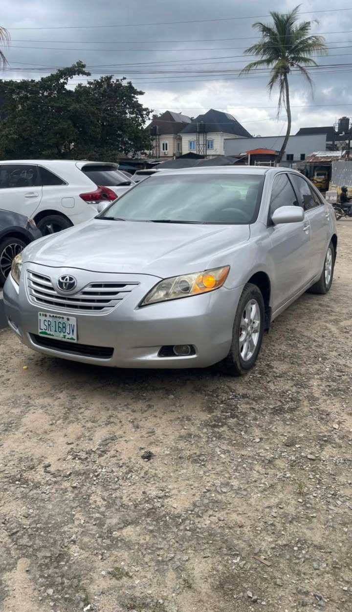 A picture of Clean 2008 Toyota Camry Engine gear and AC working perfectly