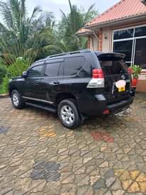 A picture of Toyota land cruiser 150