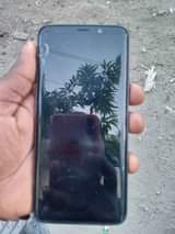 A picture of Samsung Galaxy s9 ipo vzr inakrek mfuniko na mbele kdg