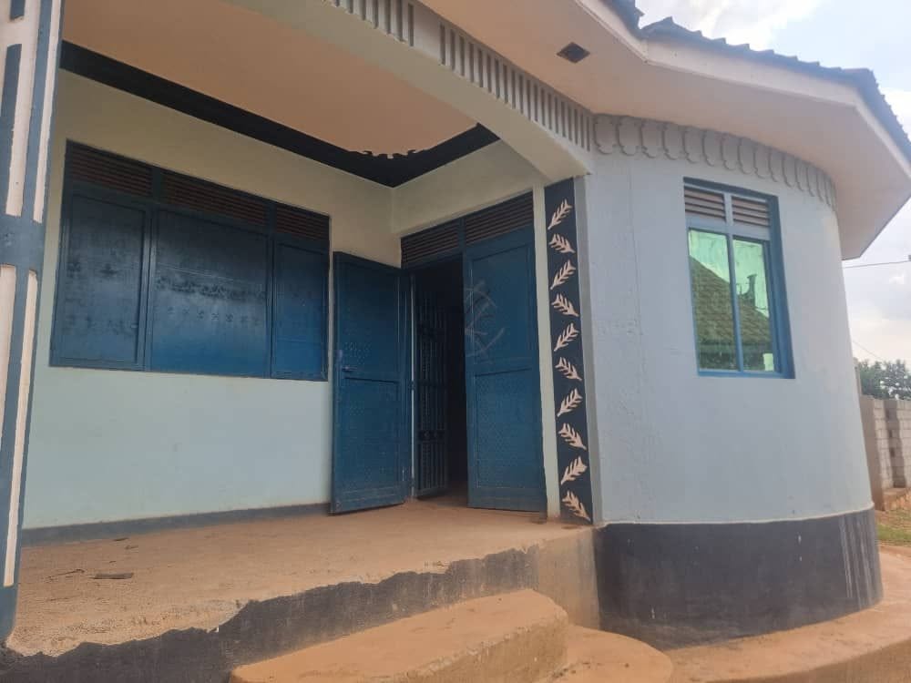 A picture of 3 BEDROOM HOUSE WITH 3 DOUBLE RENTAL UNITS BOYS QUARTERS